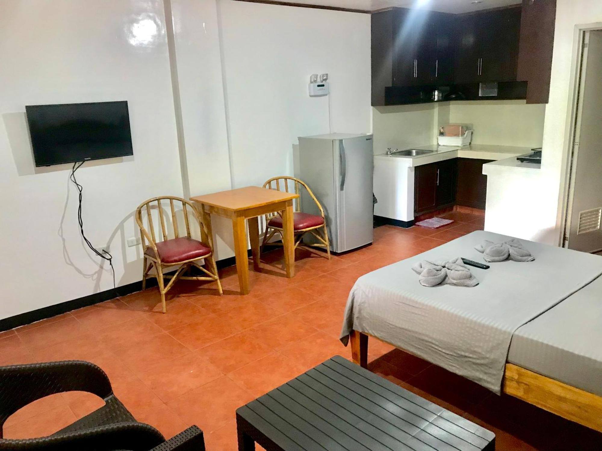 Badladz Staycation Condos Puerto Galera Exterior photo
