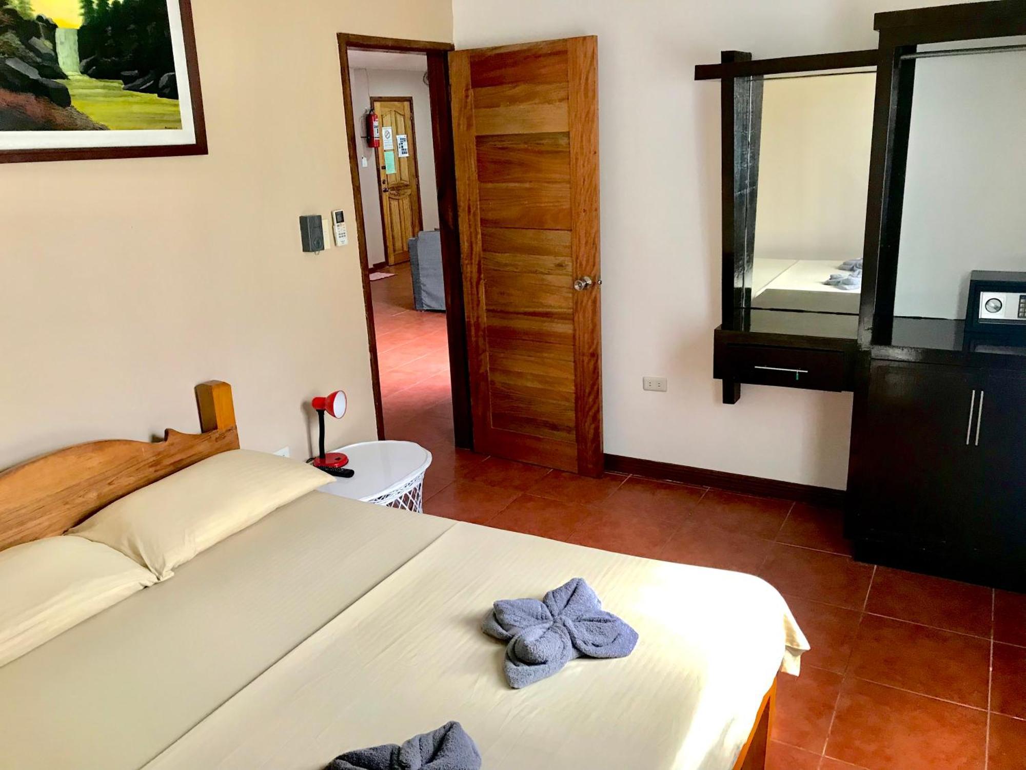 Badladz Staycation Condos Puerto Galera Exterior photo