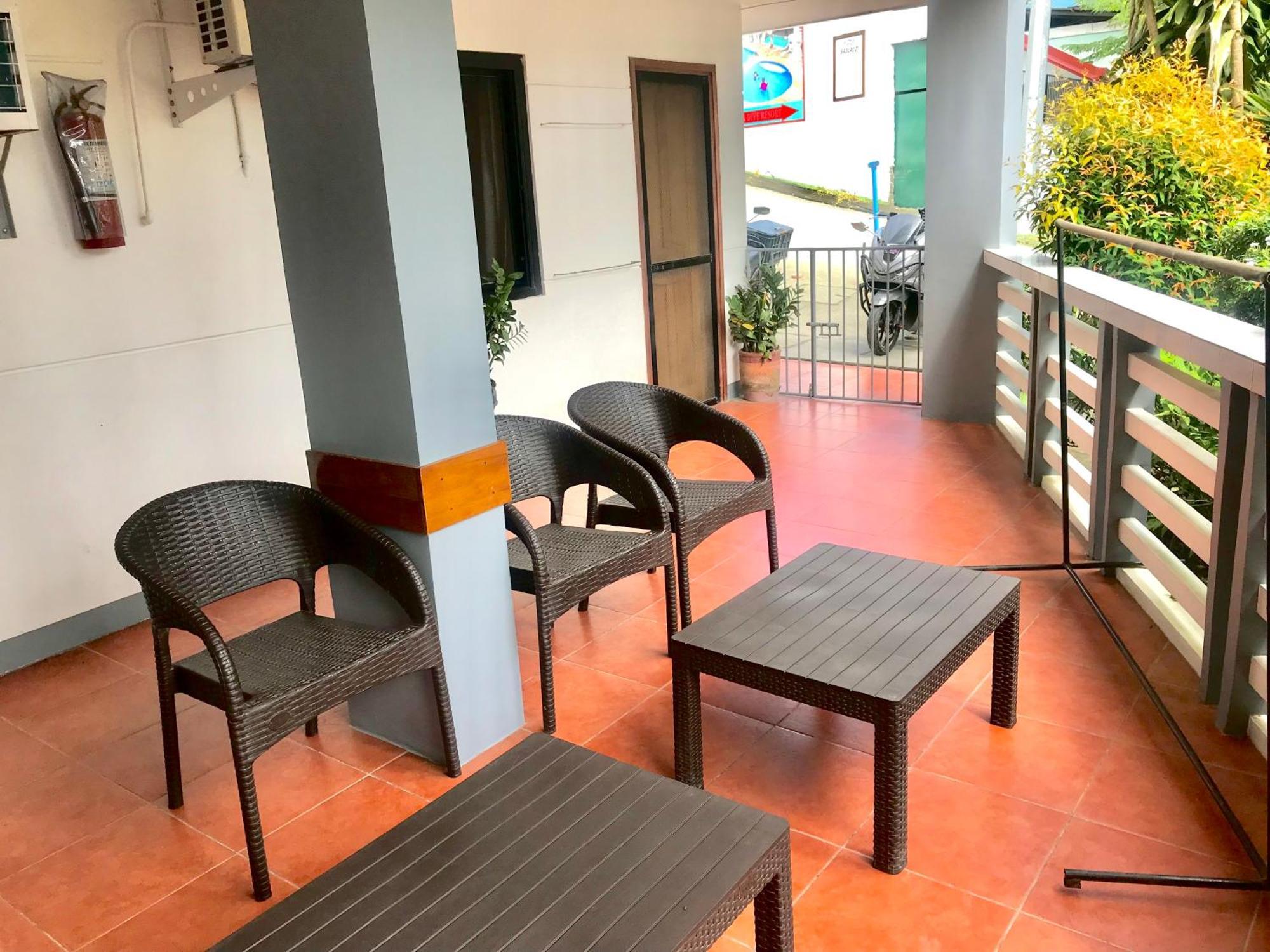 Badladz Staycation Condos Puerto Galera Exterior photo