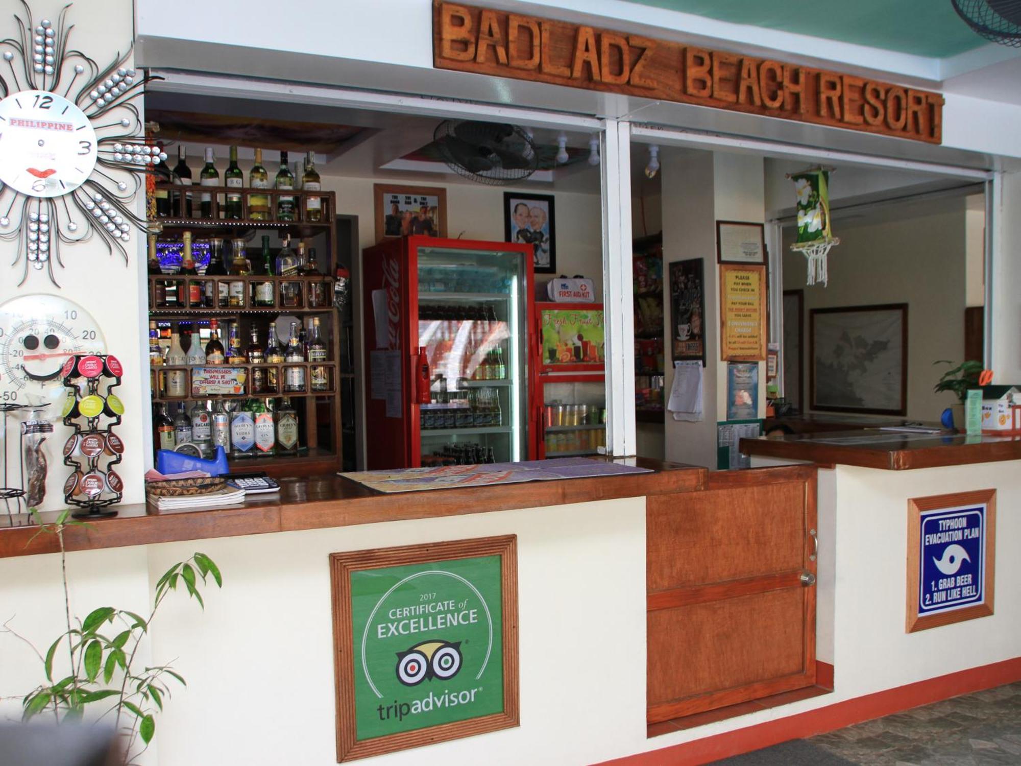 Badladz Staycation Condos Puerto Galera Exterior photo