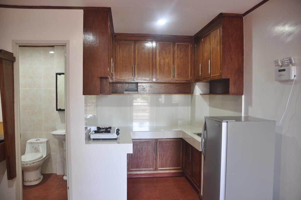 Badladz Staycation Condos Puerto Galera Exterior photo
